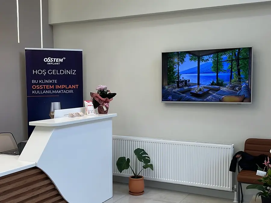 Klinik Armoni resepsiyon ve bekleme alanı