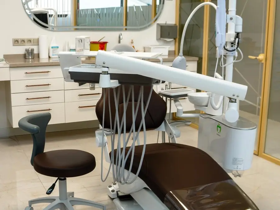 Klinik Armoni Ağız ve Diş Sağlığı Polikliniği tedavi odası ve diş ünitesi